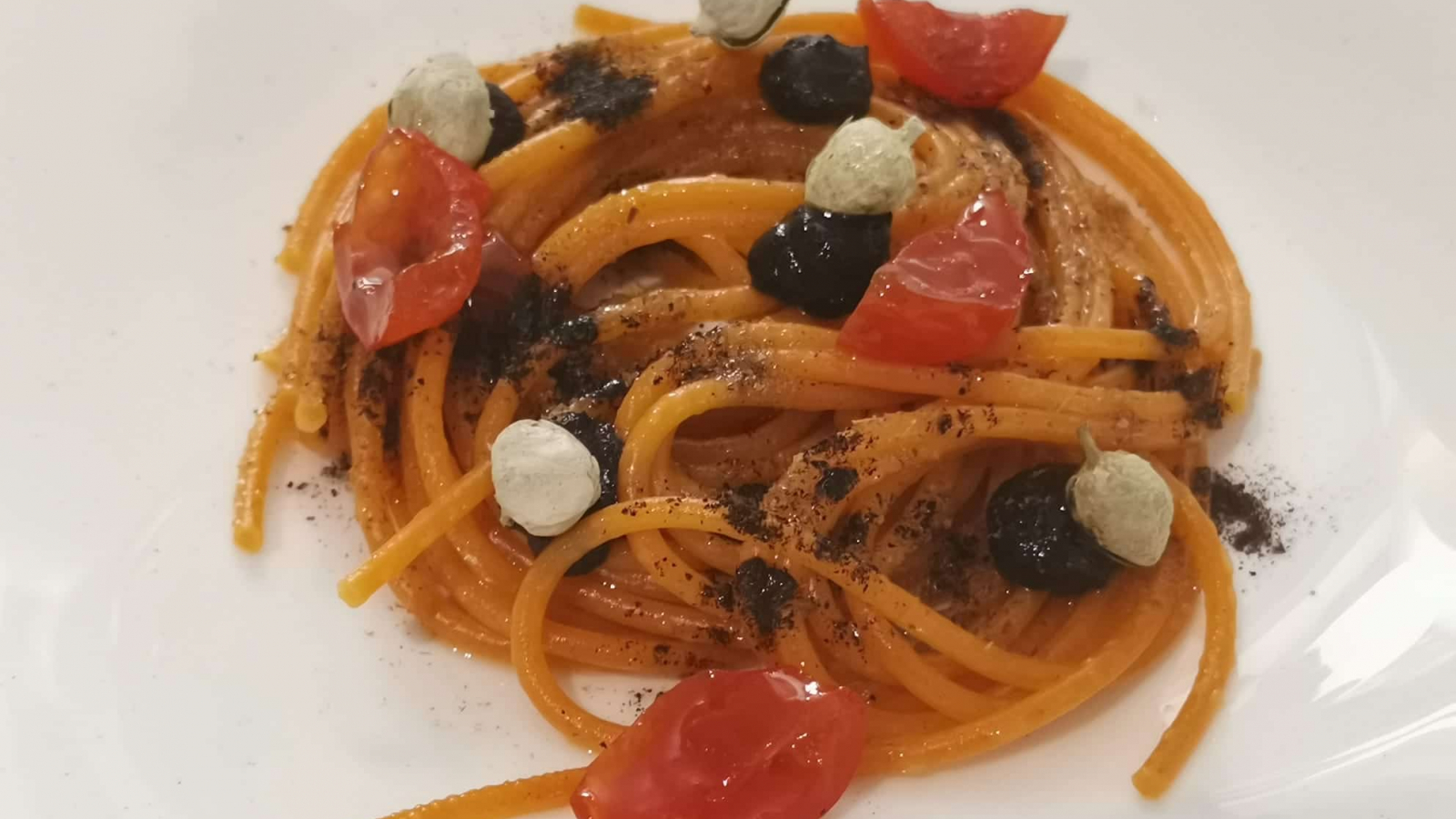 Spaghetti puttanesca di Andrea Larossa