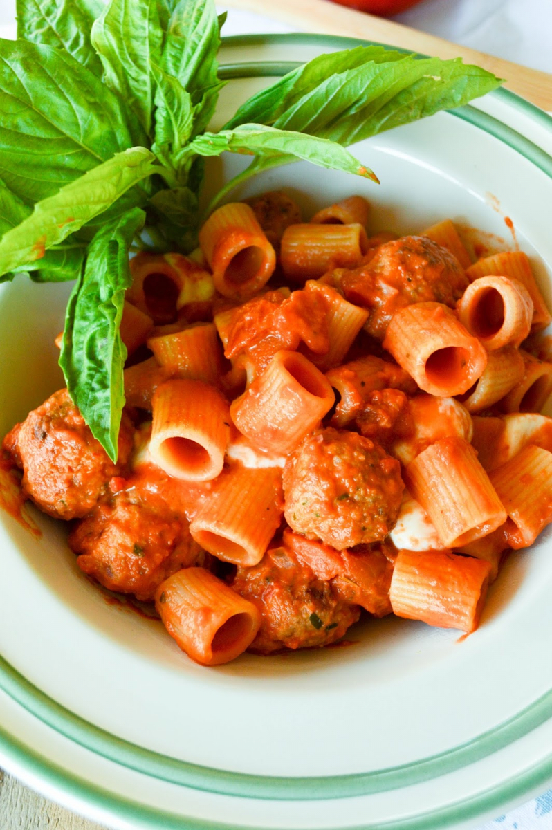 MACCHERONI AL SUGO RICCO MACCHERONI AL SUGO RICCO