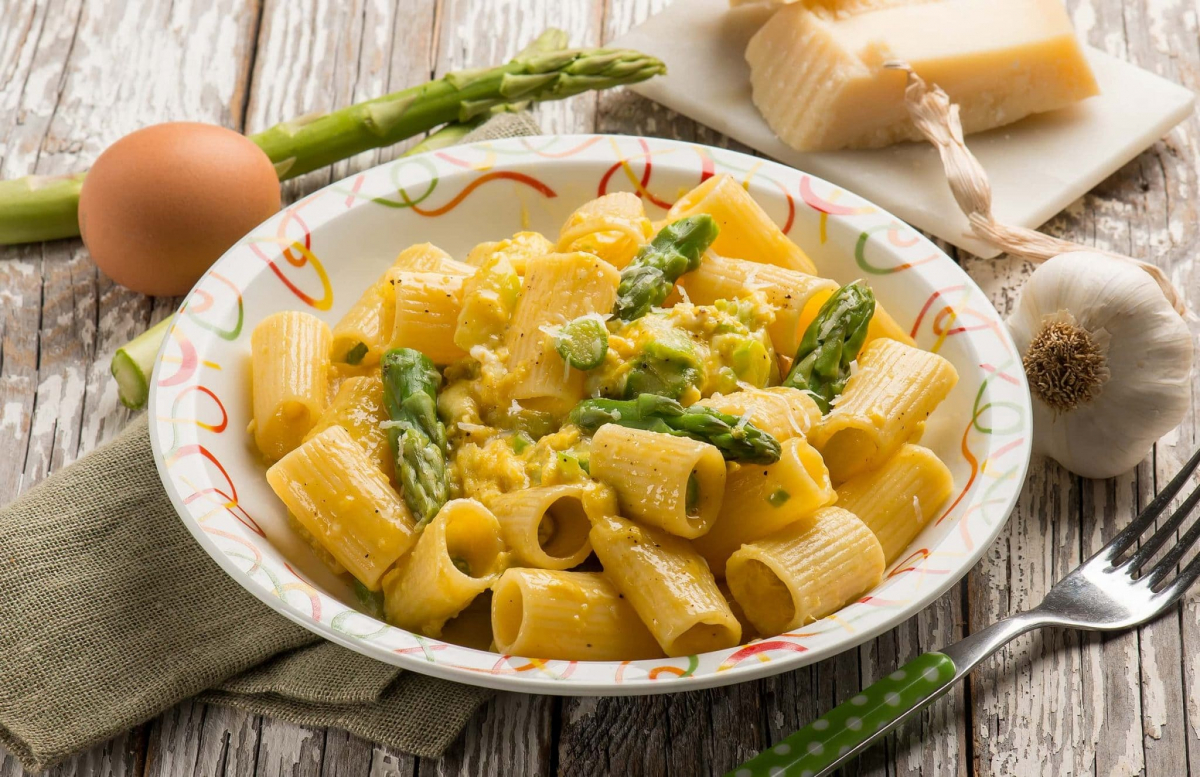 MEZZE MANICHE CON ASPARAGI MEZZE MANICHE CON ASPARAGI