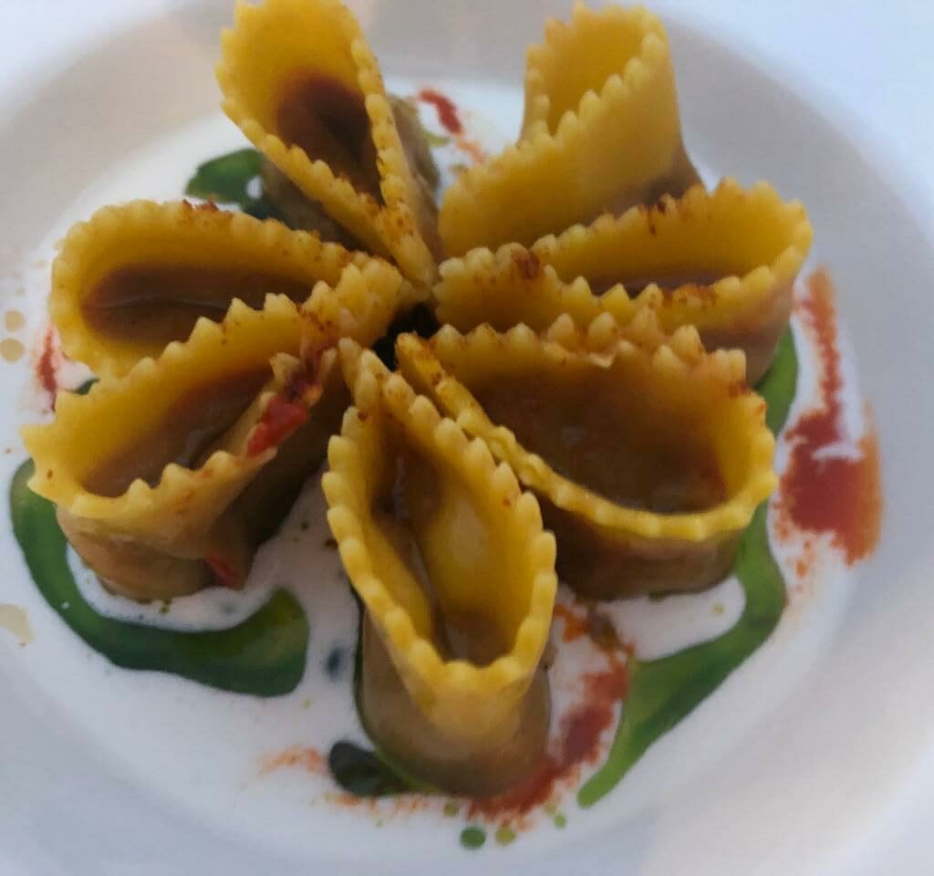 RAVIOLO, POMODORINO CONFIT E STRACCIATELLA – di Giuseppe Lisciotto RAVIOLO, POMODORINO CONFIT E STRACCIATELLA – di Giuseppe Lisciotto