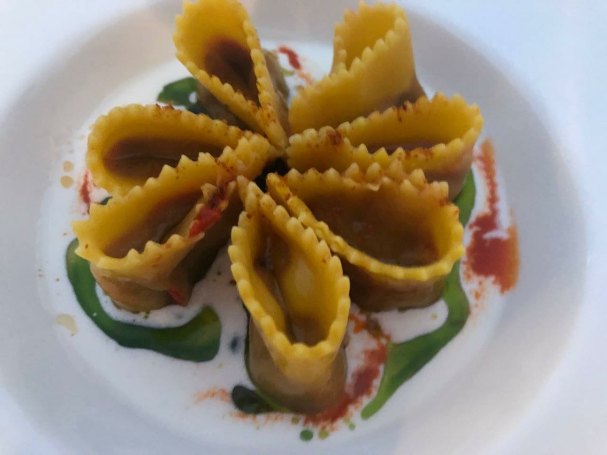 RAVIOLO, POMODORINO CONFIT E STRACCIATELLA – di Giuseppe Lisciotto RAVIOLO, POMODORINO CONFIT E STRACCIATELLA – di Giuseppe Lisciotto