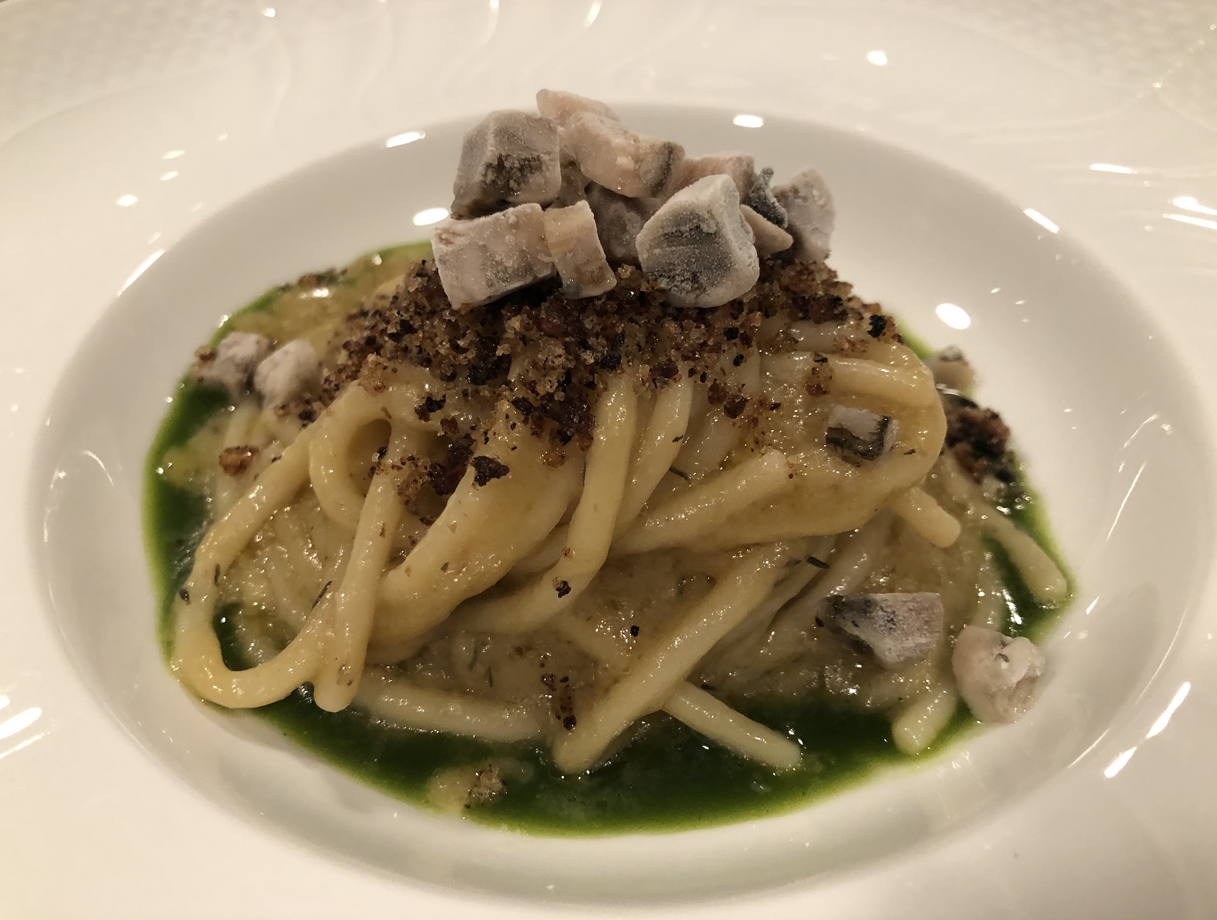 PASTA AGLIO, OLIO, PEPERONCINO, PANE CROCCANTE, OSTRICA GHIACCIATA E FINOCCHIETTO DI ALBERTO GIPPONI