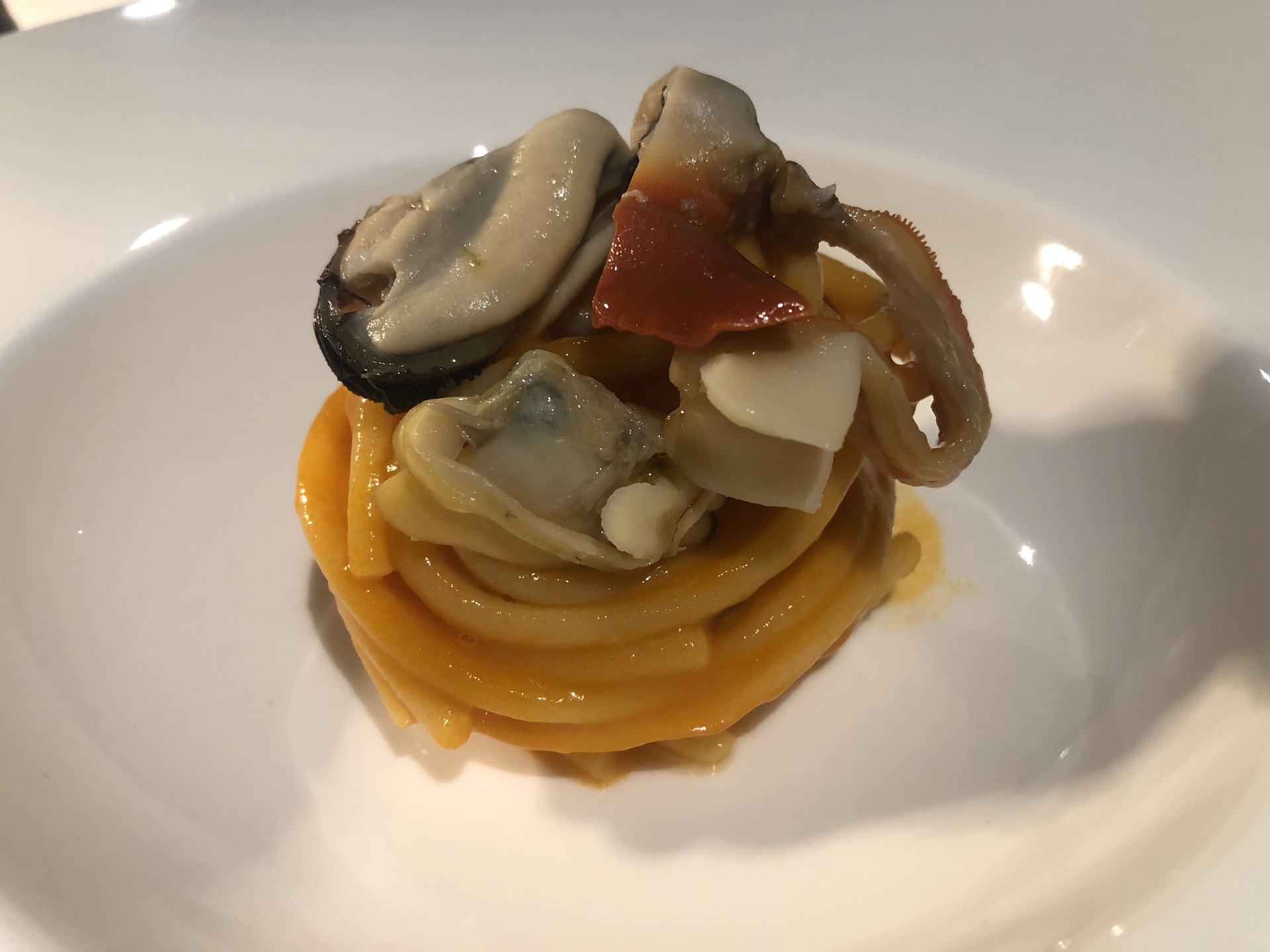 SPAGHETTO FREDDO MANTECATO IN ACQUA DI FRUTTI DI MARE E COULIS DI POMODORO, DI CATERINA CERAUDO