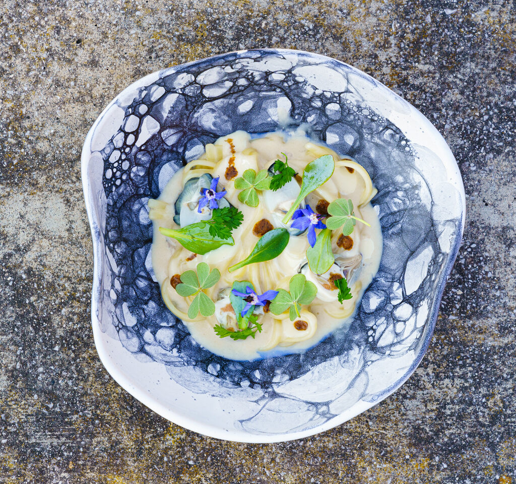 LINGUINE ALLA BAGNA CAUDA E OSTRICHE ROSA – Osteria degli Assonica LINGUINE ALLA BAGNA CAUDA E OSTRICHE ROSA – Osteria degli Assonica