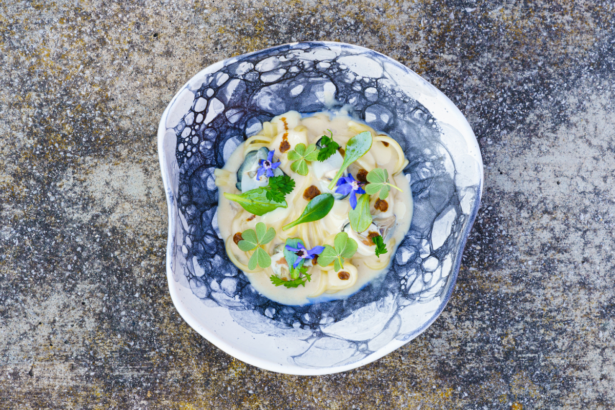 LINGUINE ALLA BAGNA CAUDA E OSTRICHE ROSA – Osteria degli Assonica LINGUINE ALLA BAGNA CAUDA E OSTRICHE ROSA – Osteria degli Assonica