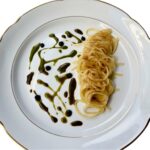 Linguine al Bronzo Barilla, burro di manzo affumicato, erbe amare e aglio nero di Roberto Mastrocola